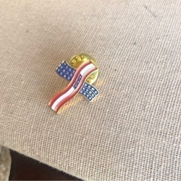 Vintage  Cross Pin - Picture 1 of 3